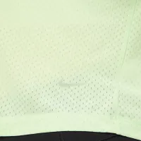 Nike One Classic Breathe женская Dri-FIT Short-Sleeve Top (большие размеры) цвет зеленый