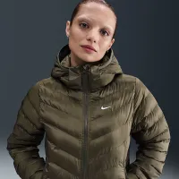 Nike Sportswear Windpuffer женская Therma-FIT Hooded Puffer цвет зеленый
