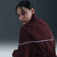 Nike Sportswear Windrunner женская Woven Куртка цвет красный