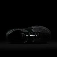 Nike Zoom Vomero 5 женская Кроссовки with Reflective Accents цвет белый