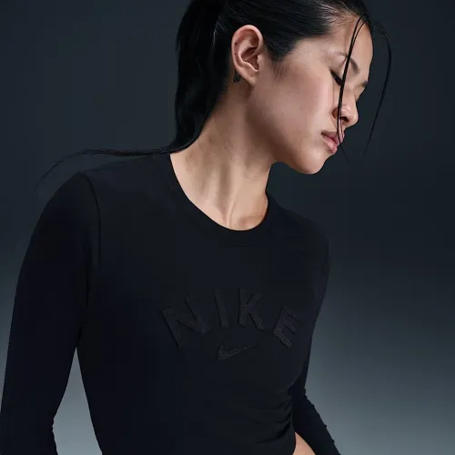 Nike Sportswear Chill Knit жіноча Slim Cropped футболка колір чорний