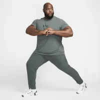 Nike Unlimited мужские Dri-FIT Zippeцвет красный Cuff Versatile Pants цвет зеленый