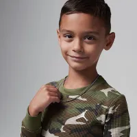 Nike Jordan Brooklyn Essentials Toddler Camo Long Sleeve Top цвет зеленый