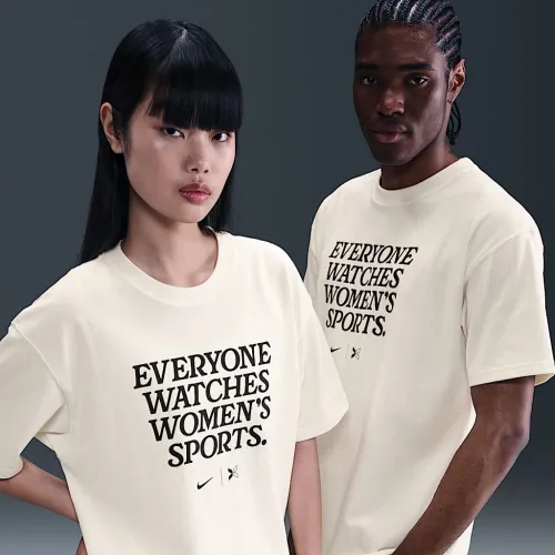 Everyone Watches женская Sports™ Nike by TOGETHXR футболка цвет белый