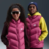 Nike Sportswear All Day Play Big детские Therma-FIT Loose-Fit Puffer Vest цвет фиолетовый