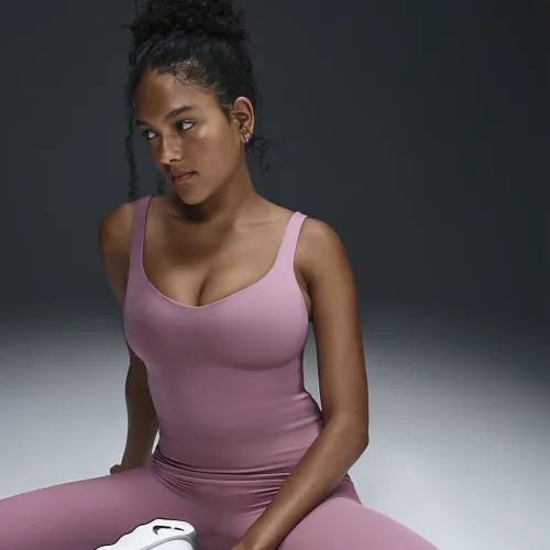 Nike Alate женская Medium-Support Padded Sports Bra Tank Top цвет фиолетовый