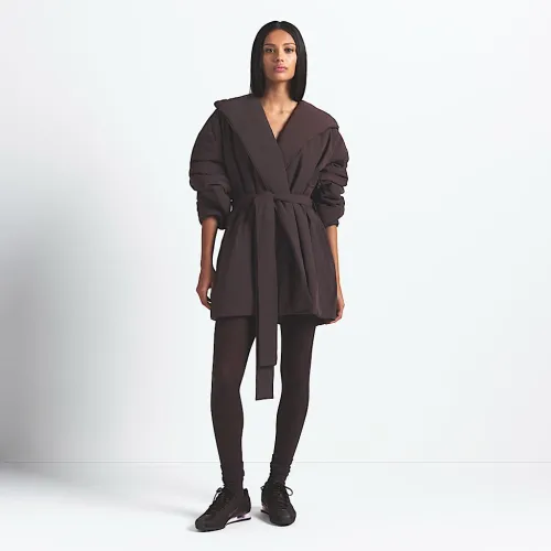 NikeSKIMS Woven Nylon жіноча Wrap Coat колір коричневий