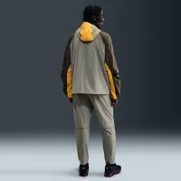 Nike Tech мужские Woven Windrunner Full-Zip Куртка цвет коричневый