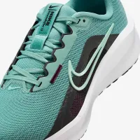 Nike Downshifter 13 жіноча Road Running Кросівки (Extra Wide) колір зелений
