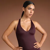 NikeSKIMS Shine женская V-Neck Tank Top цвет красный