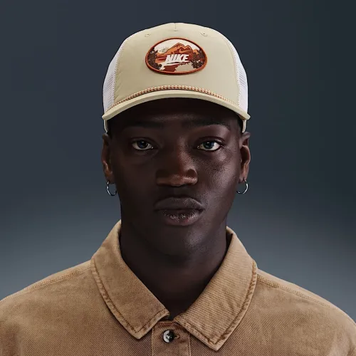 Nike Rise Structuколір червоний Outdoor Trucker Cap колір коричневий