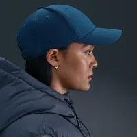Nike Dri-FIT Club Structuцвет красный Metal Logo Cap синий