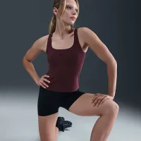 Nike Form жіноча Tank Top колір червоний