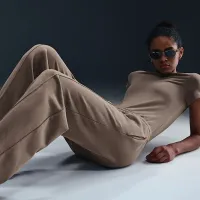 Nike Sportswear Chill Terry женская Mid-Rise French Terry Open-Hem Sweatpants цвет коричневый