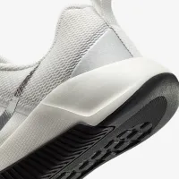 Nike MC Trainer 3 Premium жіноча для тренування Кросівки колір білий