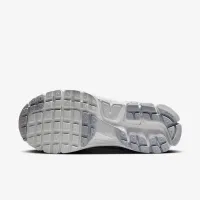 Nike Zoom Vomero 5 женская Shoe цвет серый