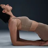 Nike Alate Medium Support жіноча Longline Padded Sports Bra колір коричневий