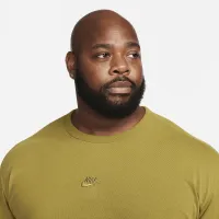Nike Sportswear Premium Essentials чоловічі Long-Sleeve футболка колір зелений