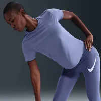 Nike Swift жіноча Dri-FIT Short-Sleeve Running Top блакитний
