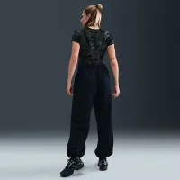 Nike Sportswear жіноча Slim футболка колір чорний