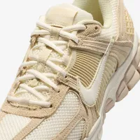 Nike Zoom Vomero 5 жіноча Shoe колір коричневий