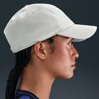 Nike Dri-FIT Club Unstructuколір червоний Metal Swoosh Cap колір сірий