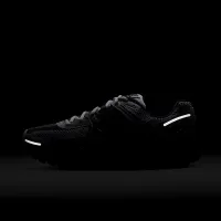Nike Zoom Vomero 5 SE SP чоловічі Кросівки колір сірий