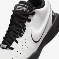 Nike LeBron XXI 