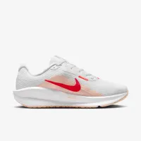 Nike Downshifter 13 жіноча Road Running Кросівки (Extra Wide) колір білий
