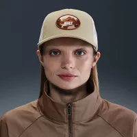 Nike Rise Structuколір червоний Outdoor Trucker Cap колір коричневий