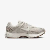 Nike Zoom Vomero 5 женская Кроссовки цвет коричневый