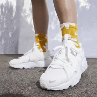 Nike Air Huarache Craft жіноча Кросівки колір білий