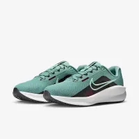Nike Downshifter 13 жіноча Road Running Кросівки (Extra Wide) колір зелений