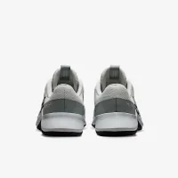 Nike MC Trainer 2 Women’s для тренування Кросівки колір сірий