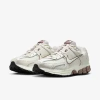 Nike Zoom Vomero 5 жіноча Кросівки колір білий