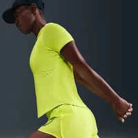 Nike Swift жіноча Dri-FIT Short-Sleeve Running Top колір зелений