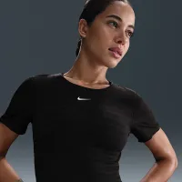 Nike Pro женская Dri-FIT Short-Sleeve Cropped Jacquard Top цвет черный
