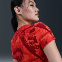 Nike Sportswear жіноча Slim футболка колір червоний