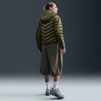 Nike Sportswear Windpuffer женская Therma-FIT Hooded Puffer цвет зеленый