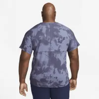 Nike Dri-FIT чоловічі Allover Print Short-Sleeve Yoga Top колір сірий