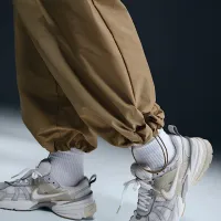 Nike Sportswear Everything Wovens женская Mid-Rise Cargo Pants цвет коричневый