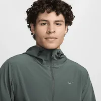 Nike Unlimited мужские Water-Repellent Hooded Versatile Куртка цвет зеленый