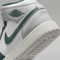 Nike Air Jordan 1 Mid SE Big дитячі Кросівки колір білий