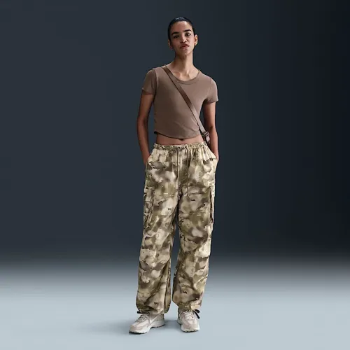 Nike Sportswear жіноча Mid-Rise оверсайз Camo Cargo Pants колір коричневий
