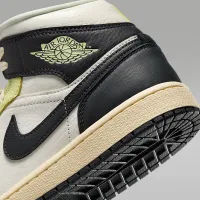 Nike Air Jordan 1 Mid SE женская Кроссовки цвет белый
