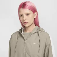 Nike Sportswear Classic Wovens женская Loose UV Hooded Куртка цвет зеленый