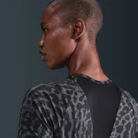 Nike Swift жіноча Dri-FIT Short-Sleeve Running Top колір чорний
