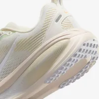 Nike Vomero 18 жіноча Road Running Кросівки колір білий