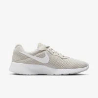 Nike Tanjun жіноча Кросівки колір коричневий