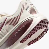 Nike Vomero 18 жіноча Road Running Кросівки колір коричневий